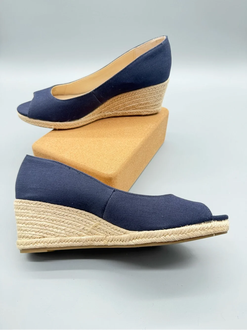Women’s US 9.5 M Bandolino Nuri Peep Toe Wedge Espadrilles. New in box.